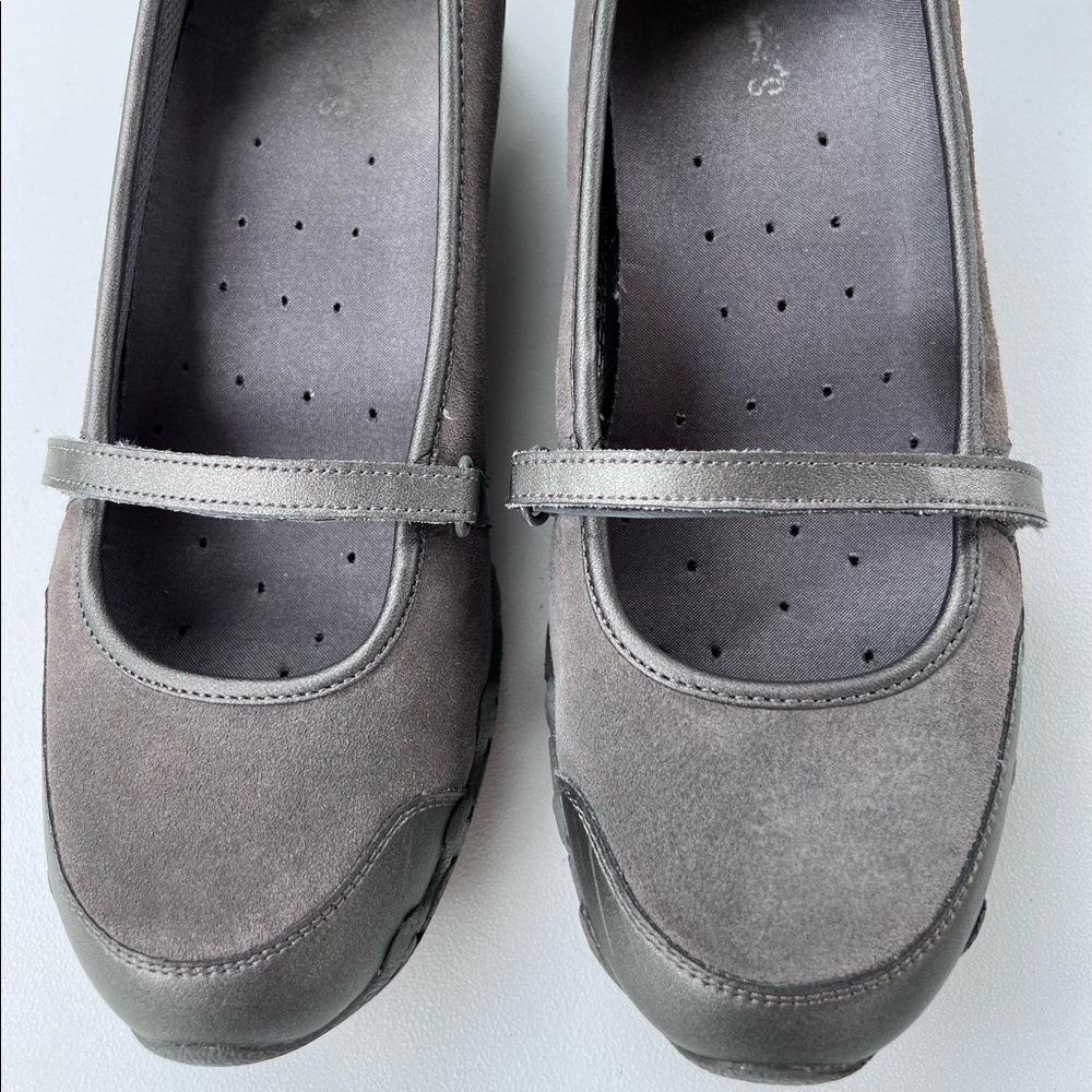 Skechers. Dark gray. Leather & suede. Slide. Comfortable. Clean.